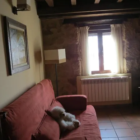 La Casa De Piedra De La Aldea