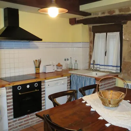 La Casa De Piedra De La Aldea