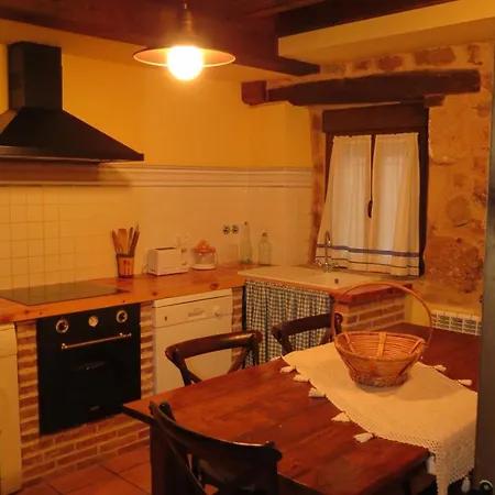 La Casa De Piedra De La Aldea *