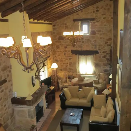La Casa De Piedra De La Aldea *