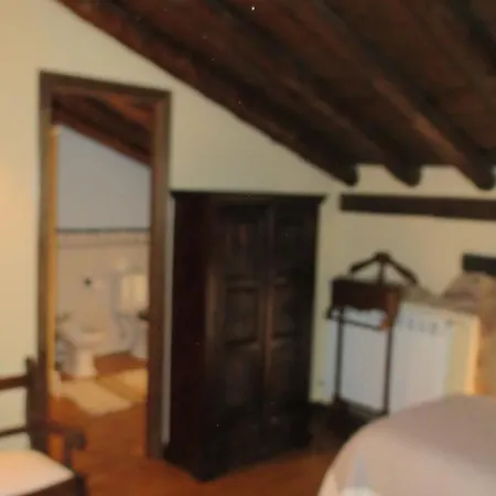 La Casa De Piedra De La Aldea
